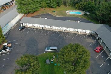 Colonial Motel