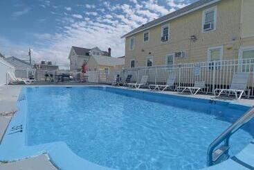 Dry Dock Motel