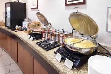 Апарт-отель Fairfield Inn And Suites By Marriott South Boston