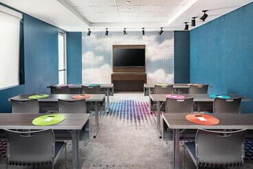 ホテル Aloft Tempe