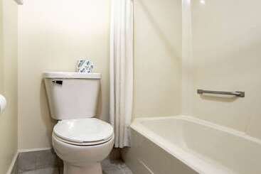 هتل Baymont By Wyndham Decatur