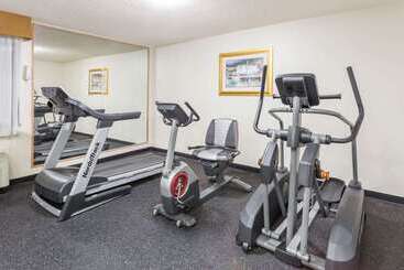 هتل Baymont By Wyndham Decatur