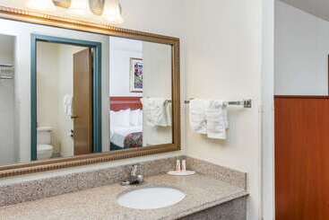 هتل Baymont By Wyndham Decatur