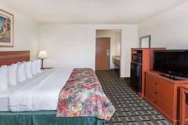 هتل Baymont By Wyndham Decatur