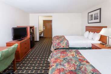 هتل Baymont By Wyndham Decatur