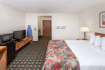 هتل Baymont By Wyndham Decatur