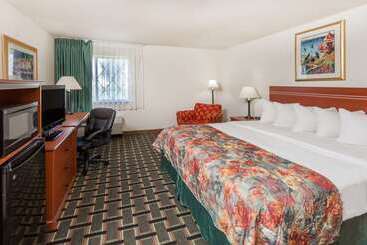 هتل Baymont By Wyndham Decatur