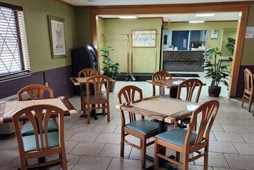 هتل Baymont By Wyndham Decatur