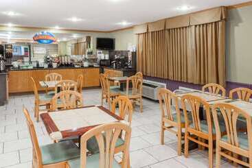 هتل Baymont By Wyndham Decatur