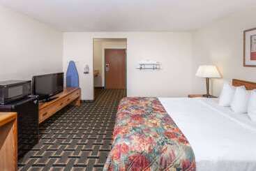 هتل Baymont By Wyndham Decatur