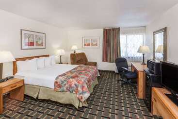 هتل Baymont By Wyndham Decatur