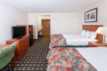 هتل Baymont By Wyndham Decatur