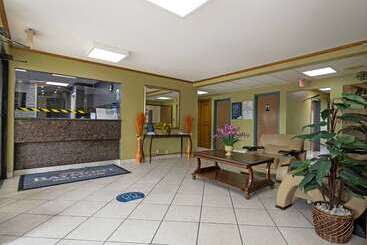 هتل Baymont By Wyndham Decatur