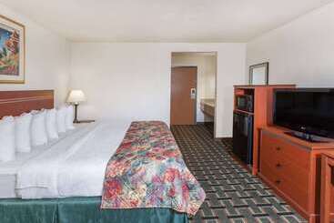 هتل Baymont By Wyndham Decatur