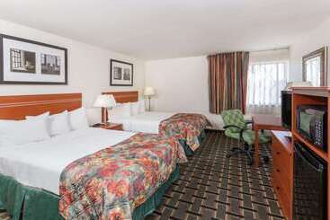 هتل Baymont By Wyndham Decatur