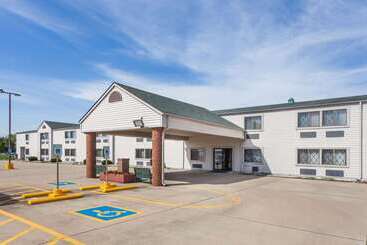 هتل Baymont By Wyndham Decatur