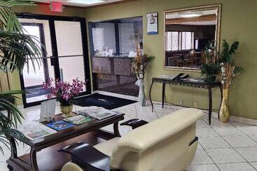 هتل Baymont By Wyndham Decatur