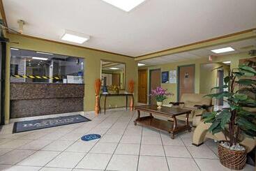 هتل Baymont By Wyndham Decatur