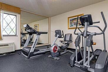 هتل Baymont By Wyndham Decatur
