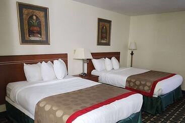 هتل Baymont By Wyndham Decatur