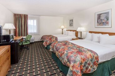 هتل Baymont By Wyndham Decatur