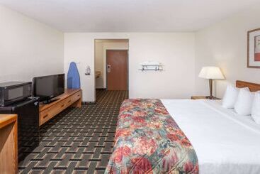 هتل Baymont By Wyndham Decatur