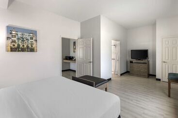هتل Best Western Plus Midamerica