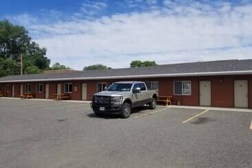 هتل Cody Legacy Inn & Suites