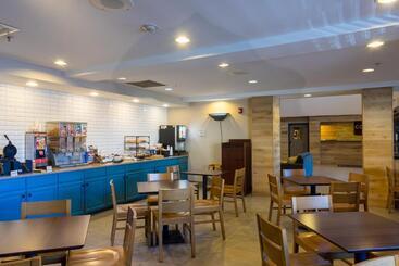 هتل Country Inn & Suites By Radisson, Doswell Kings Dominion , Va