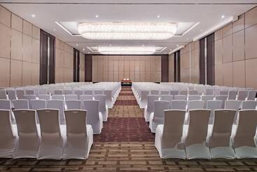 هتل Crowne Plaza Kochi, An Ihg
