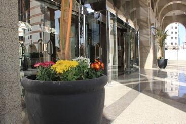 هتل Crowne Plaza Madinah, An Ihg