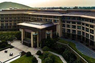 هتل Crowne Plaza Xuzhou Dalong Lake, An Ihg