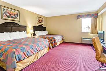 هتل Days Inn & Suites By Wyndham Jeffersonville In