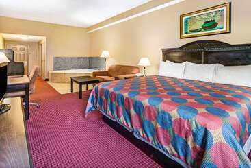 هتل Days Inn & Suites By Wyndham Jeffersonville In