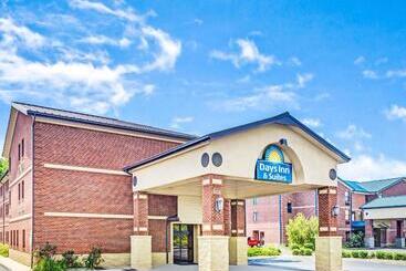 هتل Days Inn & Suites By Wyndham Jeffersonville In