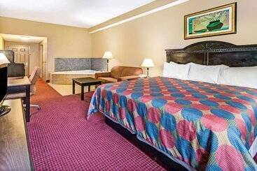 هتل Days Inn & Suites By Wyndham Jeffersonville In