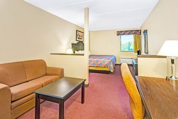 هتل Days Inn & Suites By Wyndham Jeffersonville In