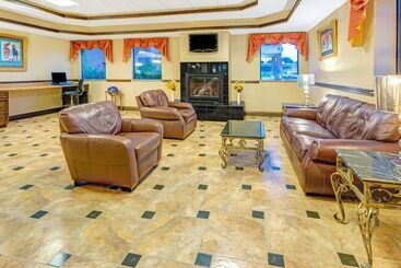 هتل Days Inn & Suites By Wyndham Jeffersonville In
