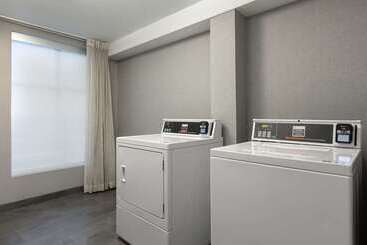هتل Embassy Suites Atlanta   Kennesaw Town Center