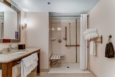 هتل Embassy Suites Atlanta   Kennesaw Town Center