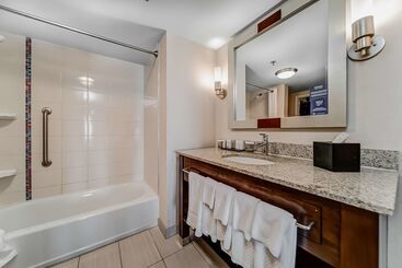 هتل Embassy Suites Atlanta   Kennesaw Town Center