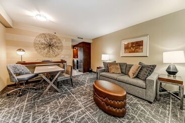 هتل Embassy Suites Atlanta   Kennesaw Town Center