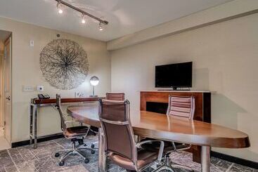هتل Embassy Suites Atlanta   Kennesaw Town Center