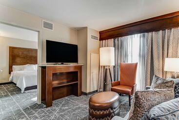 هتل Embassy Suites Atlanta   Kennesaw Town Center