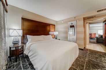 هتل Embassy Suites Atlanta   Kennesaw Town Center