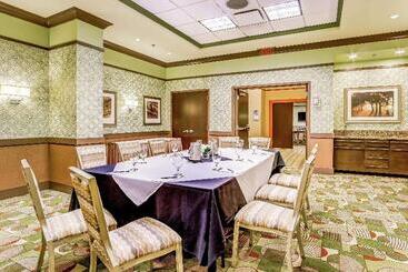 هتل Embassy Suites Atlanta   Kennesaw Town Center