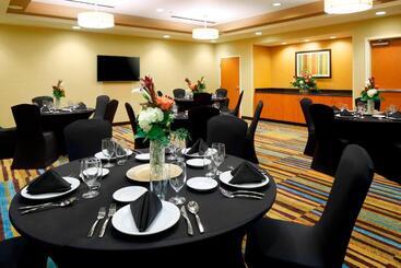 هتل Fairfield Inn & Suites By Marriott Cumberland