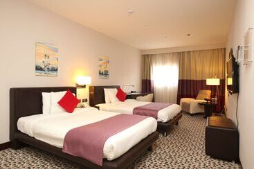 هتل Golden Tulip Hail