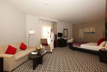 هتل Golden Tulip Hail