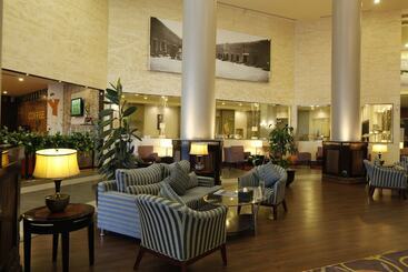 هتل Golden Tulip Hail